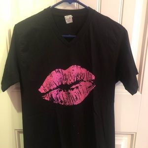 Black T-Shirt With Pink Kiss